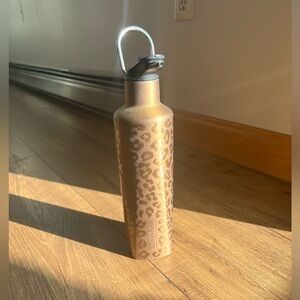 Brumate stainless steel rehydration bottle